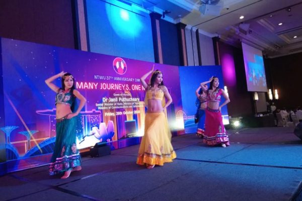 Bollywood dancers